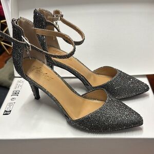 Sparkly Thalia Sodi Strappy Heels Dark Grey sz 6. 3.25” Total Heel Height